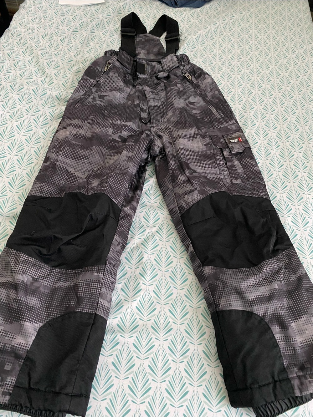 32 Degrees Kids Gray & Black Camo Snowbib